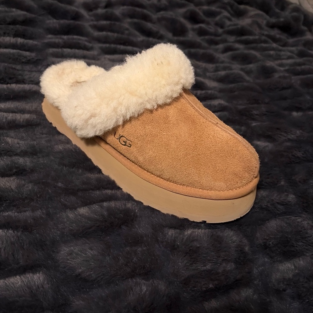 UGG Disquette platform clog slipper. Size 8 chestnut